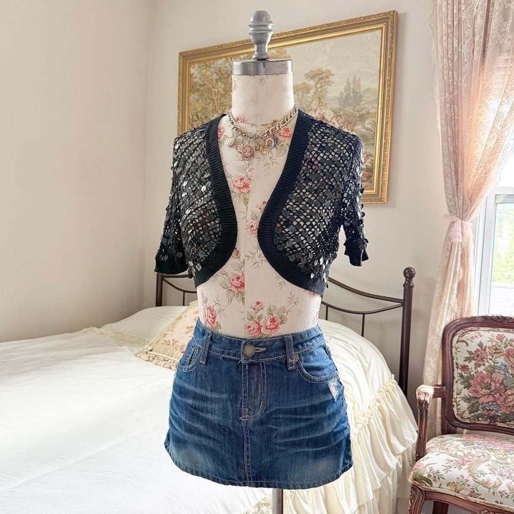 Black Sequin top‎  Y2K Candie's black sequin shrug size medium